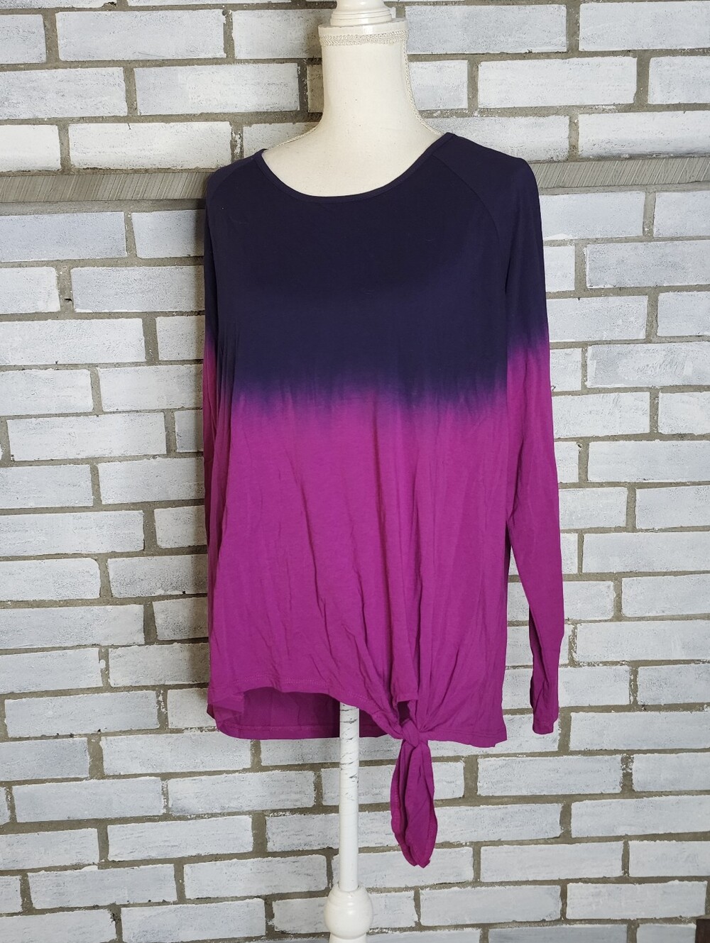 • Faded Glory Women’s Long Sleeve Ombre Front Tie T-Shirt Size XL Berry Bright